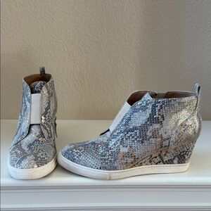 Stylish Snake Print Wedge Sneakers